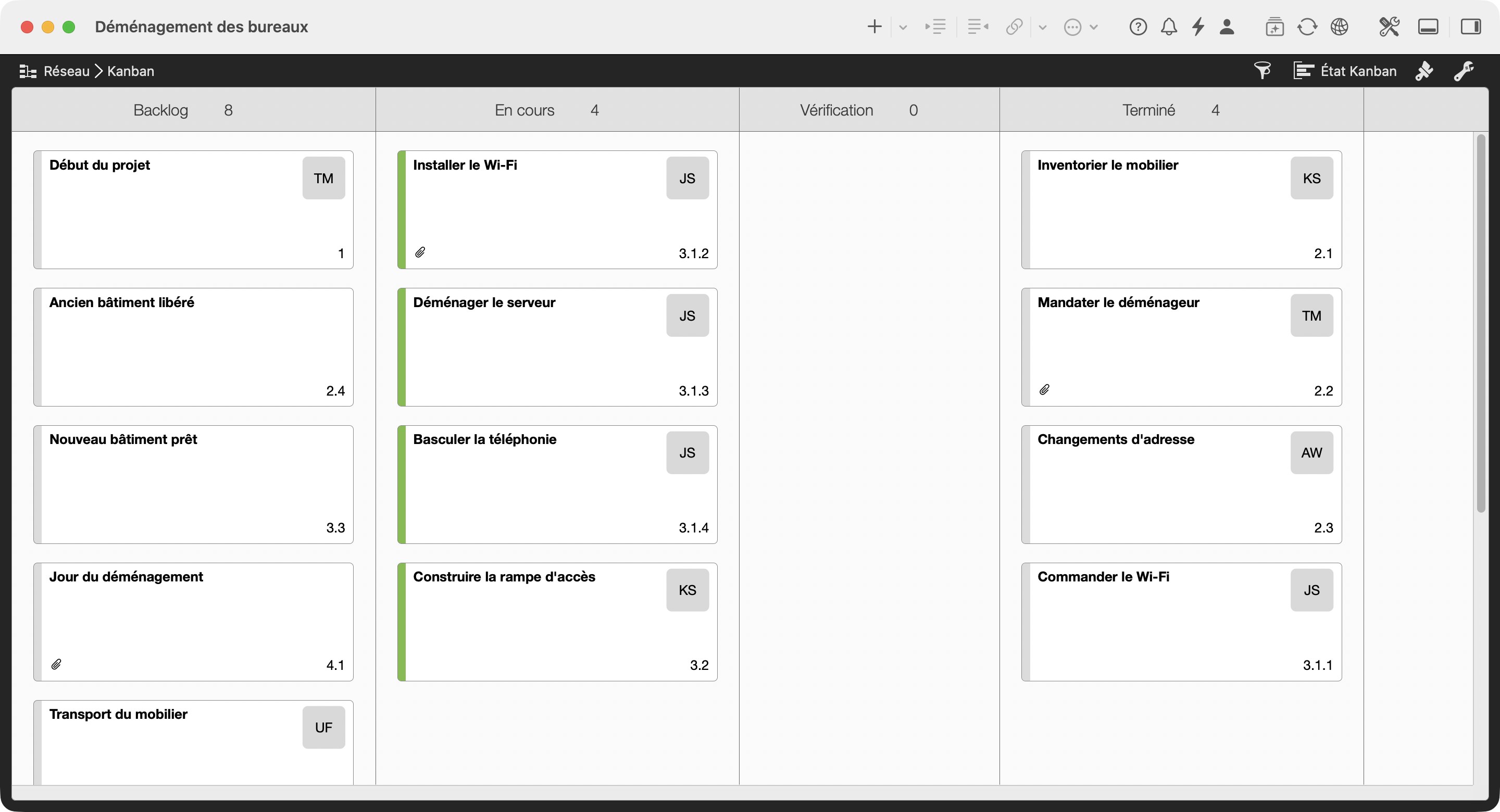 Tableau Kanban du déménagement des bureaux avec les colonnes Backlog, En cours, Vérification et Terminé Tableau Kanban du déménagement des bureaux avec les colonnes Backlog, En cours, Vérification et Terminé